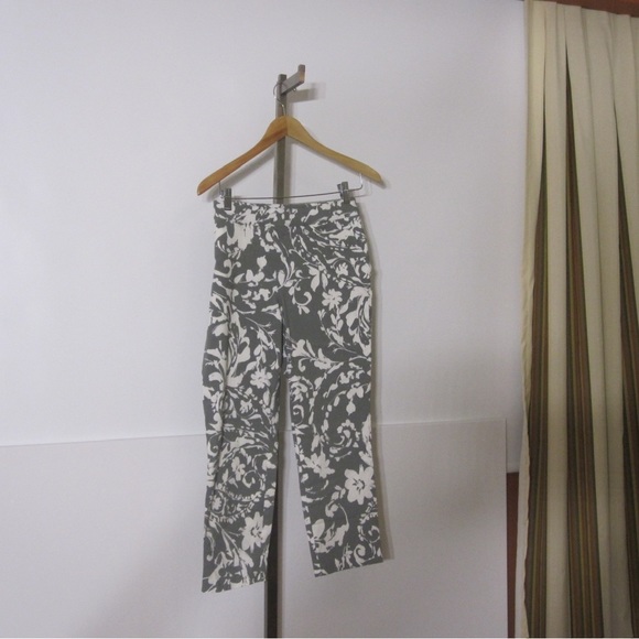 Preloved Wynne Layers flatter fit pants in grey and white floral pattern. 12P - Picture 5 of 5